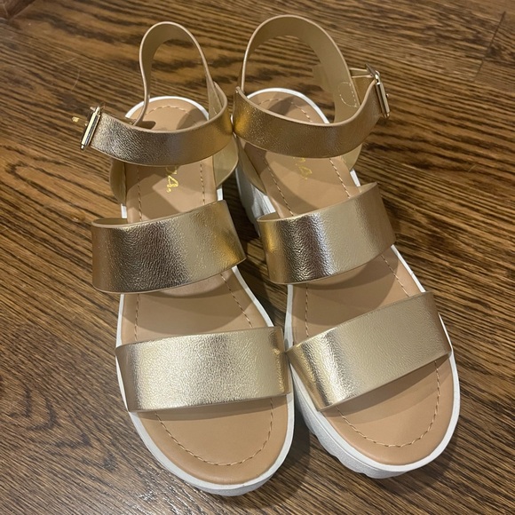 Soda Women's Chunky Platform Block Heel Platform Sandals Disco Gold Size 8 - Picture 2 of 6